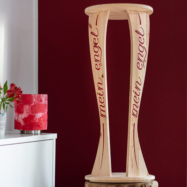 stele-01_stele_holz_fuer_engel_100cm_mit_gravur