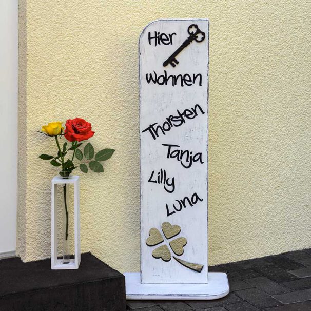 individuelles Türeingangsschild mit Namen