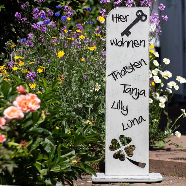 individuelle Willkommensschild aus Holz mit Gravur Namen Hauseingang