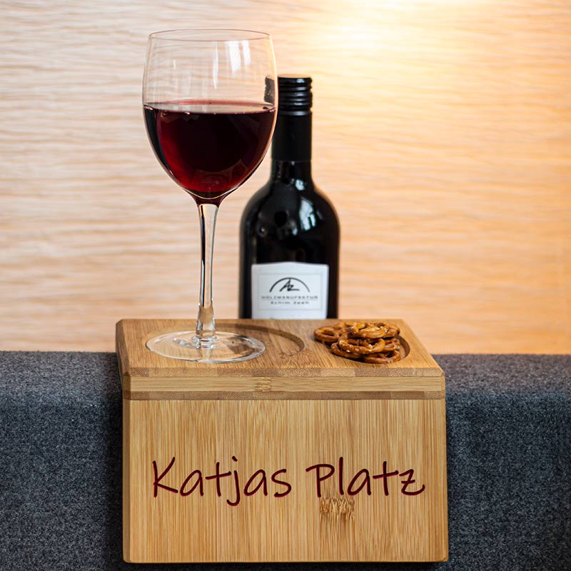 Veeg kaas Afkeer Dieser Sofa Butler ist ein echtes Lazy Board für das Glas Wein und Chips